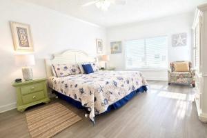 Palm Beach 22-D beachfront beach-view