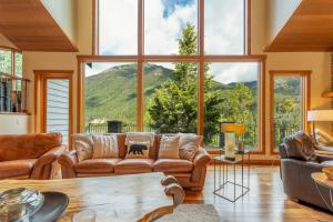 Eagle Lodge Pool & Private Hot Tub Ski In and Out