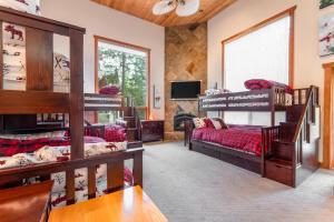 Eagle Lodge Pool & Private Hot Tub Ski In and Out