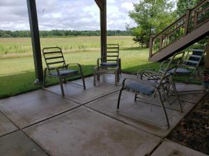 The Valley View 2 Bedroom Suite with Kit and Private Entry