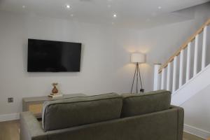 Robin Cottage Luxury Barn with Wood-Fired Hot Tub