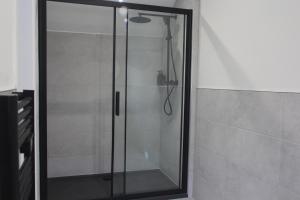 Robin Cottage Luxury Barn with Wood-Fired Hot Tub