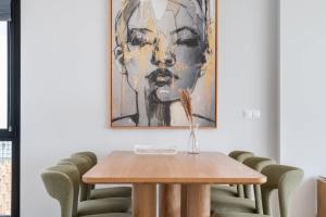 Modern Townhouse with Sea Views