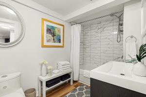 Stylish 2BR Apt with Private Yard