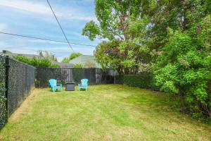 Stylish 2BR Apt with Private Yard