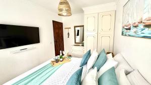 Endless Blue by Deihu Experiences