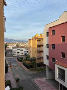 appartement EMPURIABRAVA à 150 Mêtres de la plage