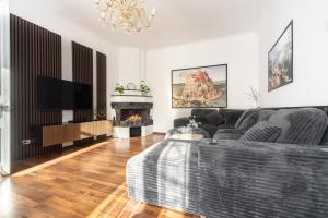 Gertrude Street Cozy Retreat with Free Private Parking