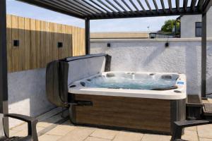 Mournes Hot Tub Retreat, 4-Star Accommodation
