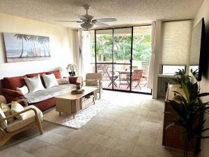 Luxury condo, side ocean view walk to town