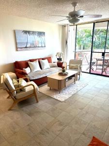 Luxury condo, side ocean view walk to town