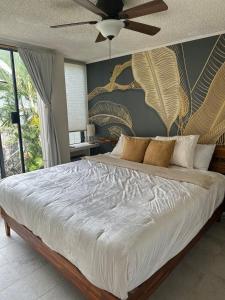 Luxury condo, side ocean view walk to town