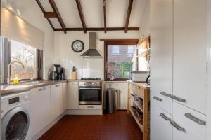 Modern Holiday Home with Large Garden in Oostkapelle - OPE73