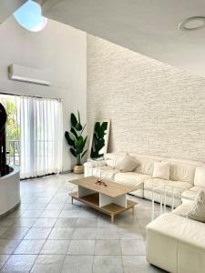 Family villa 3 min from the sea