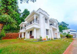 Vythiri Palace Wayanad Pool Resort - Mist Climate & Indias First Apple Infinity Pool
