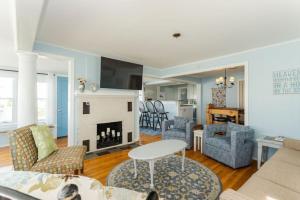 Oceanfront Cottage - Steps from Short Sands Beach!