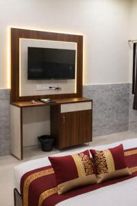 Urban Blossom Rooms RK - Affordable - Hygiene - Unlimited Wifi - Free Parking - Best Rated Vrindavan -