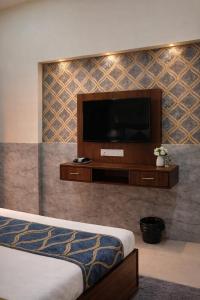 Urban Blossom Rooms RK - Affordable - Hygiene - Unlimited Wifi - Free Parking - Best Rated Vrindavan -