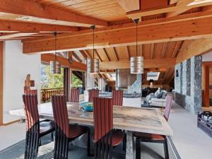 4BR Clmenceau Duplex Penthouse