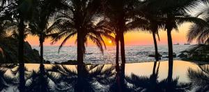 Oceanfront Designer Penthouse, Private Pool