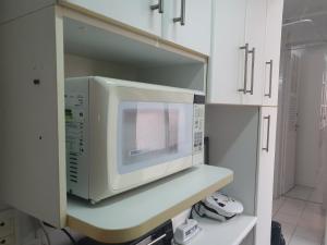 Apartamento 2 quartos com saída pra praia próximo de supermercados, bares e restaurantes