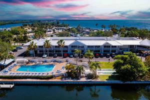 Sunrise Waterfront 2BR Townhome - Pool & Private Terraces