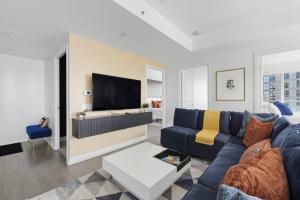 Bright & Stylish 3BR | Downtown + Parking