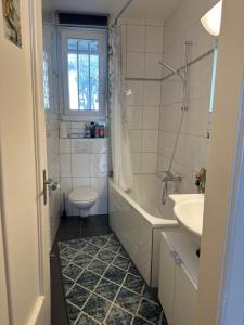Private Room Basel - 8 min walk to Basel SBB station - Garden Access