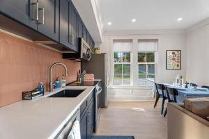 6BR Urban Retreat Deck Near Downtown Durham