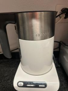 Private Room Basel - 8 min walk to Basel SBB station - Garden Access