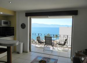 Beachfront view Condo beside la Isla Mall