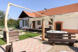 Tiszatardos Guesthouses - Estate Houses - 3 Houses , up to 15 Guest, 3000 sqm - near Tokaj & Tisza