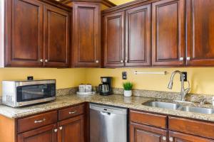 Spacious UMKC Stay Near Top