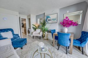 Remodeled Direct Oceanfront 1BR Coral Beach Pools