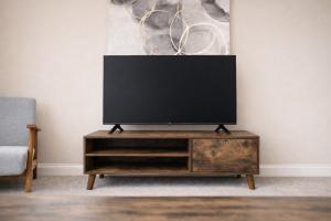 2 Bed Brixton Apartment Near Tube Free Gated Parking Sleeps 6