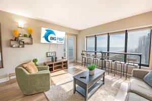 New Palace Resort 2BR - Pools High Floor Ocean Views