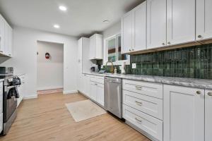 Fam Fun 12 Plus Arcade Games Hot Tub 5 min 2 Dwntwn