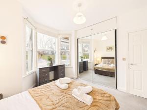 Modern Garden Flat with Free Parking