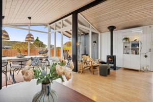 Lovely Bright Cottage Near Karrebæksminde