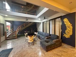 Royal Heritage Lonavla - 7BHK with Turf