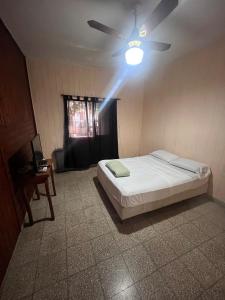 Casa completa hasta 9 personas, cochera, patio, parrilla, etc