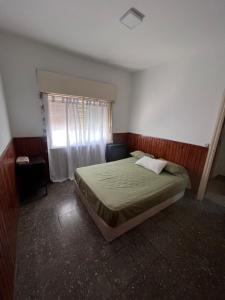 Casa completa hasta 9 personas, cochera, patio, parrilla, etc