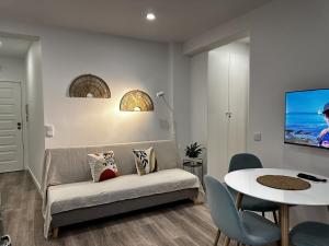 Charming and Modern apt with balcony 2 min Old Town