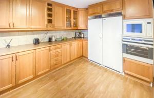 2 Bedroom Stunning Home In Gullringen