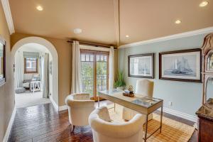 Walk to Shore! Luxury Newport Beach Home