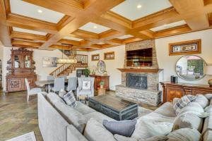 Walk to Shore! Luxury Newport Beach Home