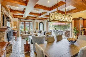 Walk to Shore! Luxury Newport Beach Home