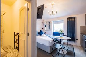 Scenic Marina Getaway