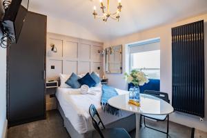 Scenic Marina Getaway