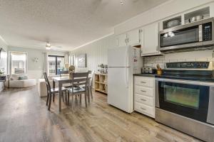 Ocean-View Balcony! Myrtle Beach 3rd-Floor Retreat